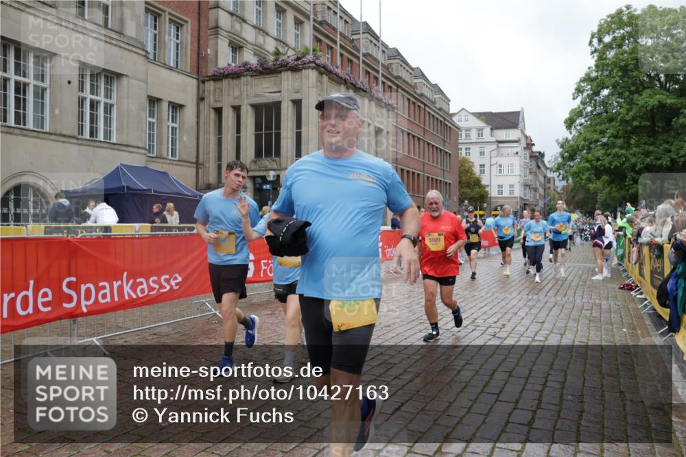 13.09.2026 - Kiel Lauf Yannick Fuchs http://msf.ph/oto/10427163 13.09.2026 11:06:02 Ziel 799, 1111, 1359, 2781, 2782, 3475, 3618, 4392, 4980, 5187, 5229, 5756, 6307, 6823, 7045, 7452, 7942, 8295, 8452, 9016, 9757, 10830, 11218, 11372, 12048, 12133, 12356, 12646, 12647, 1491, 2365, 2959, 3352, 3421, 4058, 4148, 4153, 4764, 4979, 5526, 5888, 5909, 5925, 5954, 6162, 6668, 7899, 8323, 8334, 8498, 8879, 9279, 9480, 9589, 9747, 10386, 10557, 10599, 11049, 11618, 12012, 12233, 12649, 458, 631, 710, 824, 2179, 3201, 3966, 4095, 8163, 8400, 9781 meine-sportfotos.de