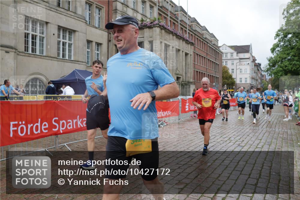 13.09.2026 - Kiel Lauf Yannick Fuchs http://msf.ph/oto/10427172 13.09.2026 11:06:02 Ziel 799, 1111, 1359, 2781, 2782, 3475, 3618, 4392, 4980, 5187, 5229, 5756, 6307, 6823, 7045, 7452, 7942, 8295, 8452, 9016, 9757, 10830, 11218, 11372, 12048, 12133, 12356, 12646, 12647, 1491, 2365, 2959, 3352, 3421, 4058, 4148, 4153, 4764, 4979, 5526, 5888, 5909, 5925, 5954, 6162, 6668, 7899, 8323, 8334, 8498, 8879, 9279, 9480, 9589, 9747, 10386, 10557, 10599, 11049, 11618, 12012, 12233, 12649, 458, 631, 710, 824, 2179, 3201, 3966, 4095, 8163, 8400, 9781 meine-sportfotos.de