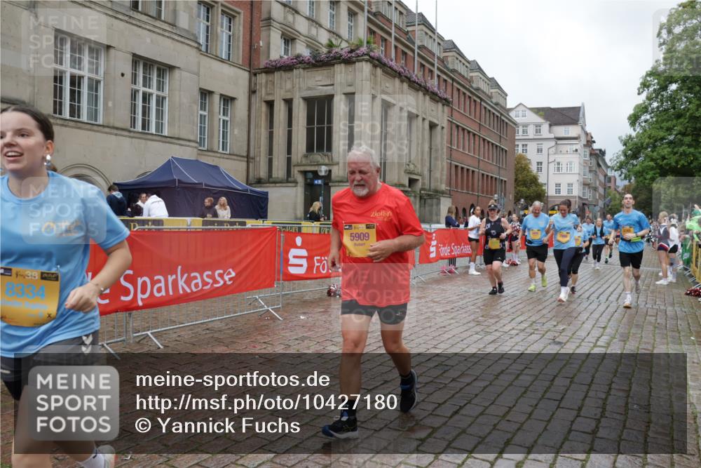 13.09.2026 - Kiel Lauf Yannick Fuchs http://msf.ph/oto/10427180 13.09.2026 11:06:03 Ziel 799, 1111, 1359, 2781, 2782, 3475, 3618, 4392, 4980, 5187, 5229, 5756, 6307, 6823, 7045, 7452, 7942, 8295, 8452, 9016, 9757, 10830, 11218, 11372, 12048, 12133, 12356, 12646, 12647, 1491, 2365, 2959, 3352, 3421, 4058, 4148, 4153, 4764, 4979, 5526, 5888, 5909, 5925, 5954, 6162, 6668, 7899, 8323, 8334, 8498, 8879, 9279, 9480, 9589, 9747, 10386, 10557, 10599, 11049, 11618, 12012, 12233, 12649, 458, 560, 631, 710, 824, 2179, 3201, 3966, 4095, 4614, 8163, 8400, 9781 meine-sportfotos.de