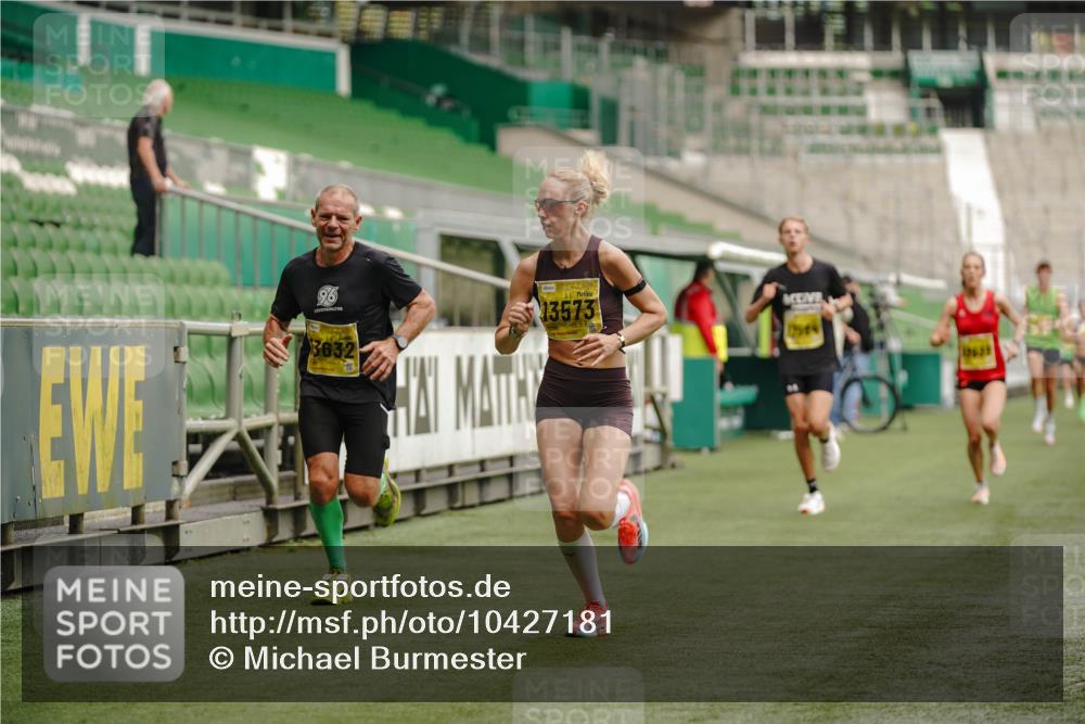 13.09.2026 - 21. swb-Marathon Bremen Michael Burmester http://msf.ph/oto/10427181 13.09.2026 10:17:57 Laufen im Stadion 10597, 12457, 12458, 13501, 13504, 13510, 13515, 13517, 13522, 13533, 13536, 13542, 13543, 13554, 13561, 13564, 13567, 13569, 13571, 13572, 13573, 13576, 13579, 13582, 13602, 13603, 13604, 13623, 13630, 13632, 13635, 13639, 13643, 13525 meine-sportfotos.de