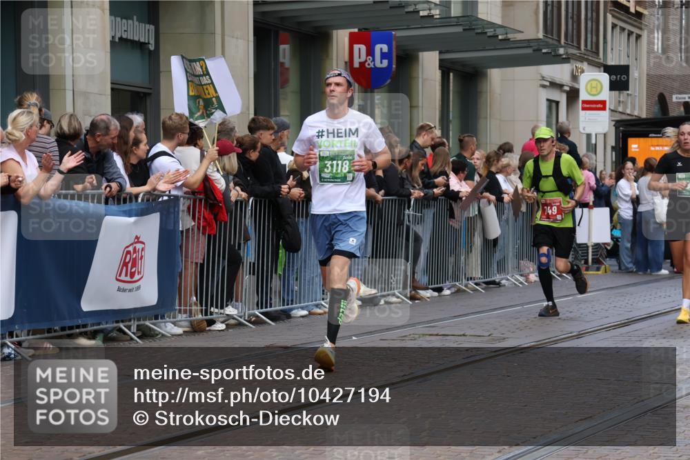 13.09.2026 - 21. swb-Marathon Bremen Strokosch-Dieckow http://msf.ph/oto/10427194 13.09.2026 13:07:03 Ziel 1540, 1863, 2706, 3043, 3118, 4743, 4808, 6053, 7636, 7876, 8060, 8098, 8467, 8980, 9927, 521, 749, 1009, 1540, 3127, 3794, 3973, 4574, 5238, 6784, 8580, 8888, 9708 meine-sportfotos.de