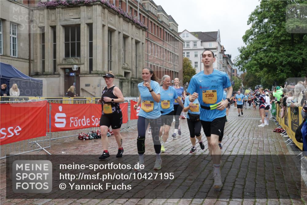 13.09.2026 - Kiel Lauf Yannick Fuchs http://msf.ph/oto/10427195 13.09.2026 11:06:05 Ziel 799, 1111, 1359, 2781, 2782, 3475, 3618, 4392, 4980, 5187, 5229, 5756, 6307, 6823, 7045, 7452, 7942, 8295, 8452, 9016, 9757, 10830, 11218, 11372, 12048, 12133, 12356, 12646, 12647, 2365, 2959, 3352, 3475, 4058, 4148, 4153, 4764, 4979, 5526, 5756, 5888, 5909, 5925, 5954, 6162, 6668, 6823, 7899, 8323, 8498, 8879, 9016, 9279, 9480, 9589, 9747, 10386, 10557, 10599, 11049, 11618, 12012, 12233, 12649, 458, 560, 631, 710, 824, 2179, 3201, 3966, 4095, 4614, 5141, 8163, 8400, 9781 meine-sportfotos.de