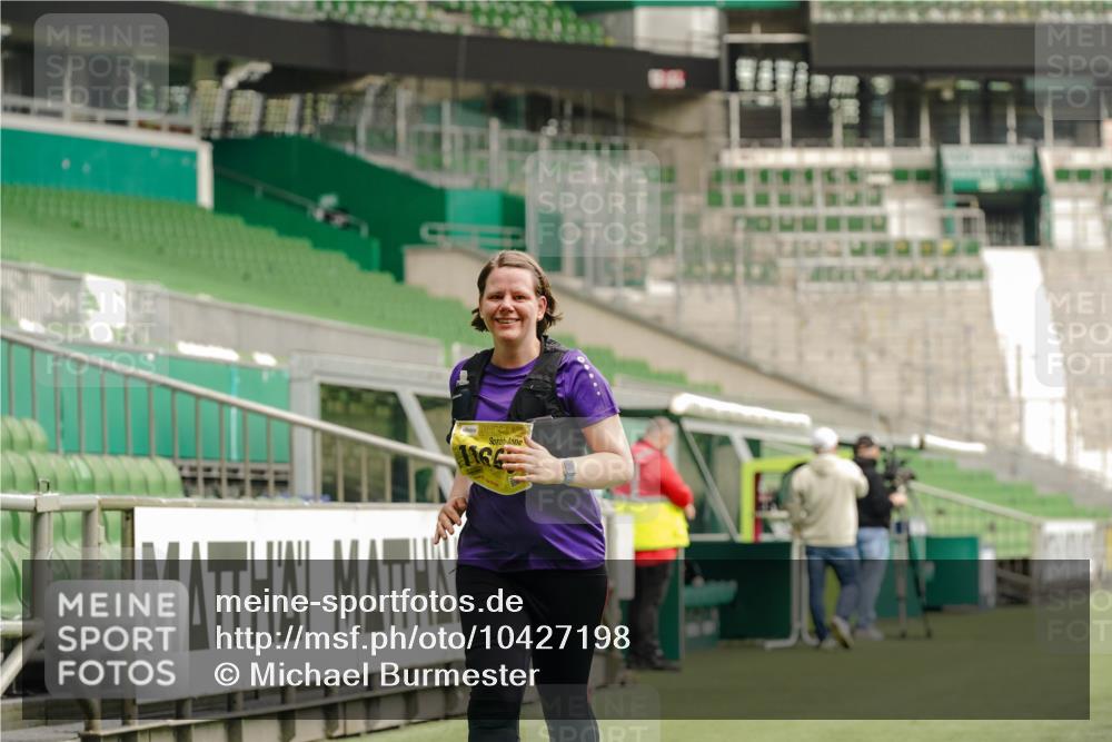 13.09.2026 - 21. swb-Marathon Bremen Michael Burmester http://msf.ph/oto/10427198 13.09.2026 10:50:52 Laufen im Stadion 10533, 10534, 10573, 10627, 10650, 10667, 10710, 10968, 11031, 11195, 11266, 11352, 11496, 11712, 11780, 11807, 12377, 12408, 12440, 12535, 10161, 10264, 10292, 10349, 10440, 10535, 10732, 10789, 10895, 10925, 10933, 10970, 11104, 11262, 11296, 11423, 11443, 11457, 11529, 11530, 11546, 11573, 11579, 11639, 11663, 11675, 11698, 12083, 12157, 12340, 12444, 12471, 12472, 12561 meine-sportfotos.de