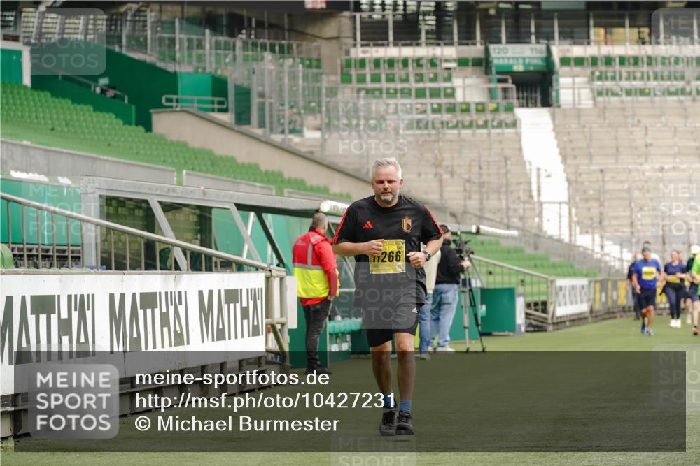 13.09.2026 - 21. swb-Marathon Bremen Michael Burmester http://msf.ph/oto/10427231 13.09.2026 10:51:03 Laufen im Stadion 10533, 10534, 10573, 10627, 10650, 10667, 10710, 10968, 11031, 11195, 11266, 11352, 11496, 11780, 11807, 12377, 12408, 12440, 12535, 10161, 10264, 10292, 10349, 10407, 10440, 10535, 10732, 10789, 10895, 10925, 10933, 10970, 11104, 11262, 11423, 11443, 11457, 11530, 11573, 11579, 11639, 11663, 11698, 12083, 12157, 12340, 12444, 12471, 12472, 12542, 12561 meine-sportfotos.de