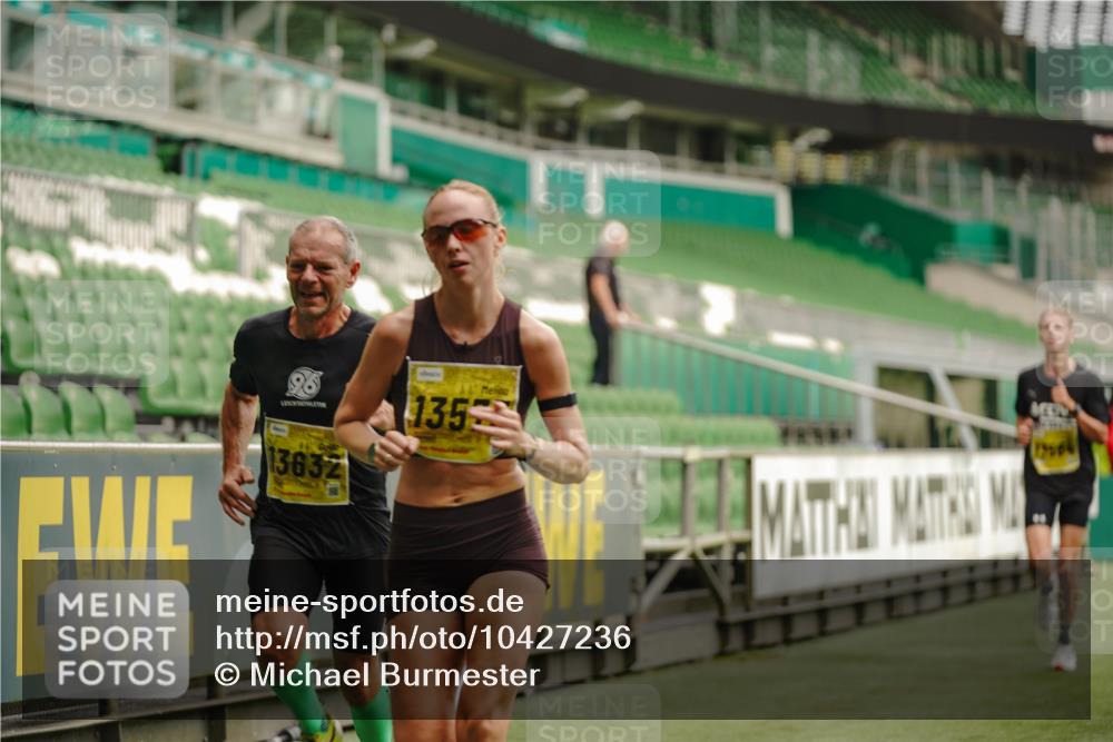 13.09.2026 - 21. swb-Marathon Bremen Michael Burmester http://msf.ph/oto/10427236 13.09.2026 10:17:59 Laufen im Stadion 10597, 12457, 12458, 13501, 13504, 13510, 13515, 13517, 13522, 13533, 13536, 13542, 13543, 13554, 13561, 13564, 13569, 13571, 13572, 13573, 13576, 13579, 13582, 13602, 13603, 13604, 13623, 13630, 13632, 13635, 13639, 13643, 13525 meine-sportfotos.de