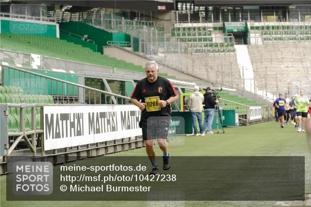 13.09.2026 - 21. swb-Marathon Bremen Michael Burmester http://msf.ph/oto/10427238 13.09.2026 10:51:04 Laufen im Stadion 10533, 10534, 10573, 10627, 10650, 10667, 10710, 10968, 11025, 11031, 11195, 11266, 11352, 11496, 11780, 11807, 12377, 12408, 12440, 12535, 10161, 10264, 10292, 10349, 10407, 10440, 10535, 10732, 10789, 10895, 10925, 10933, 10970, 11104, 11262, 11423, 11443, 11457, 11530, 11573, 11579, 11639, 11663, 11698, 12083, 12157, 12340, 12444, 12471, 12472, 12542, 12561 meine-sportfotos.de