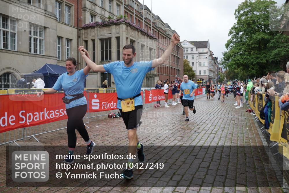 13.09.2026 - Kiel Lauf Yannick Fuchs http://msf.ph/oto/10427249 13.09.2026 11:06:10 Ziel 799, 824, 1111, 1359, 2781, 2782, 3618, 4980, 5229, 7045, 7452, 7942, 8163, 8295, 8400, 8452, 9781, 10830, 11028, 11029, 11372, 12048, 12686, 1359, 2959, 3475, 4058, 4148, 4153, 4392, 4764, 4979, 4980, 5187, 5526, 5756, 5925, 6162, 6307, 6668, 6823, 7942, 8295, 8323, 8452, 8498, 8879, 9016, 9279, 9757, 10386, 10557, 10599, 10830, 11049, 11218, 11618, 12012, 12133, 12233, 12356, 12646, 12647, 12649, 458, 560, 631, 710, 2179, 3201, 3966, 4095, 4614, 5141 meine-sportfotos.de