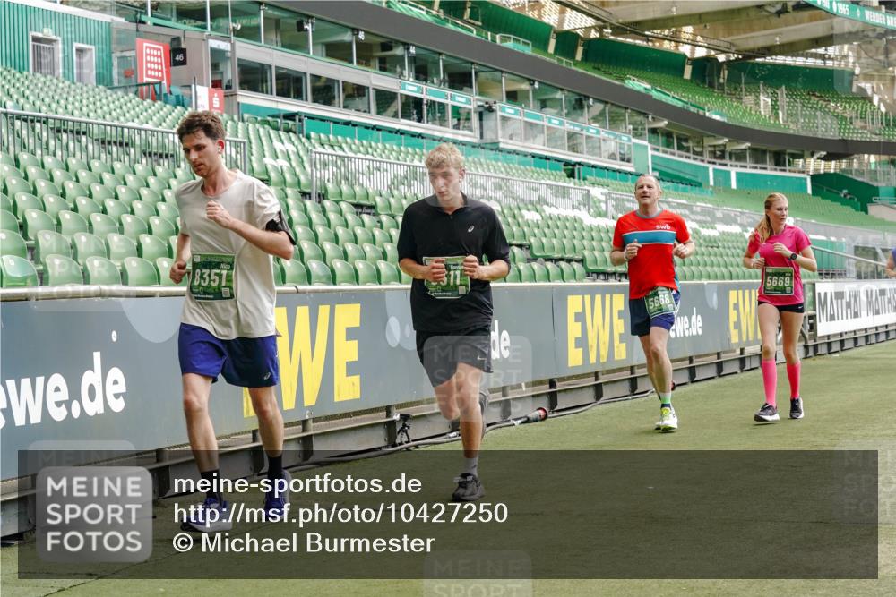 13.09.2026 - 21. swb-Marathon Bremen Michael Burmester http://msf.ph/oto/10427250 13.09.2026 13:02:27 Laufen im Stadion 150, 282, 318, 440, 531, 722, 930, 936, 946, 1006, 1014, 1067, 1163, 1250, 1436, 1448, 1460, 1582, 1611, 1896, 2033, 2047, 2062, 2276, 2292, 2345, 2364, 2370, 2378, 2421, 2491, 2513, 2561, 2627, 2638, 2666, 2668, 2779, 2900, 2987, 3013, 3044, 3114, 3135, 3163, 3164, 3187, 3248, 3258, 3294, 3334, 3372, 3374, 3375, 3392, 3460, 3496, 3526, 3527, 3576, 3585, 3603, 3667, 3721, 3806, 3852, 3893, 3938, 3970, 3983, 4000, 4077, 4133, 4506, 4558 meine-sportfotos.de