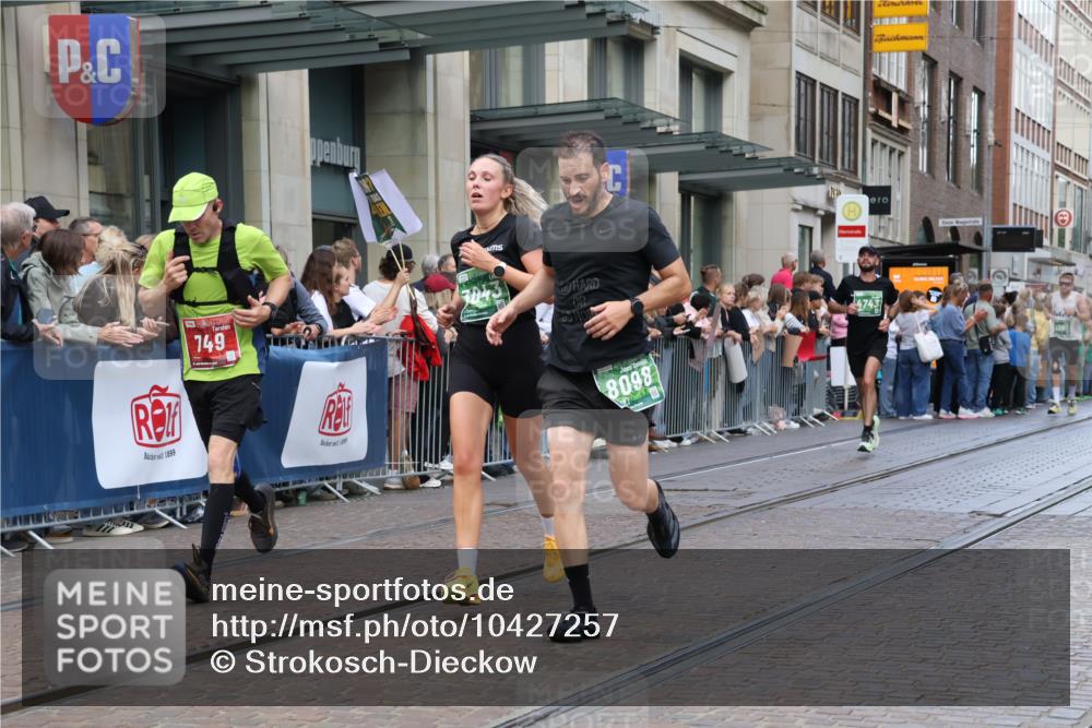13.09.2026 - 21. swb-Marathon Bremen Strokosch-Dieckow http://msf.ph/oto/10427257 13.09.2026 13:07:06 Ziel 819, 1863, 2135, 2706, 3043, 3118, 4743, 4808, 7636, 7803, 7876, 8060, 8098, 8467, 8980, 9927, 521, 749, 1540, 3127, 3794, 3973, 4574, 6053, 6784, 7876, 8580, 8888, 9708 meine-sportfotos.de
