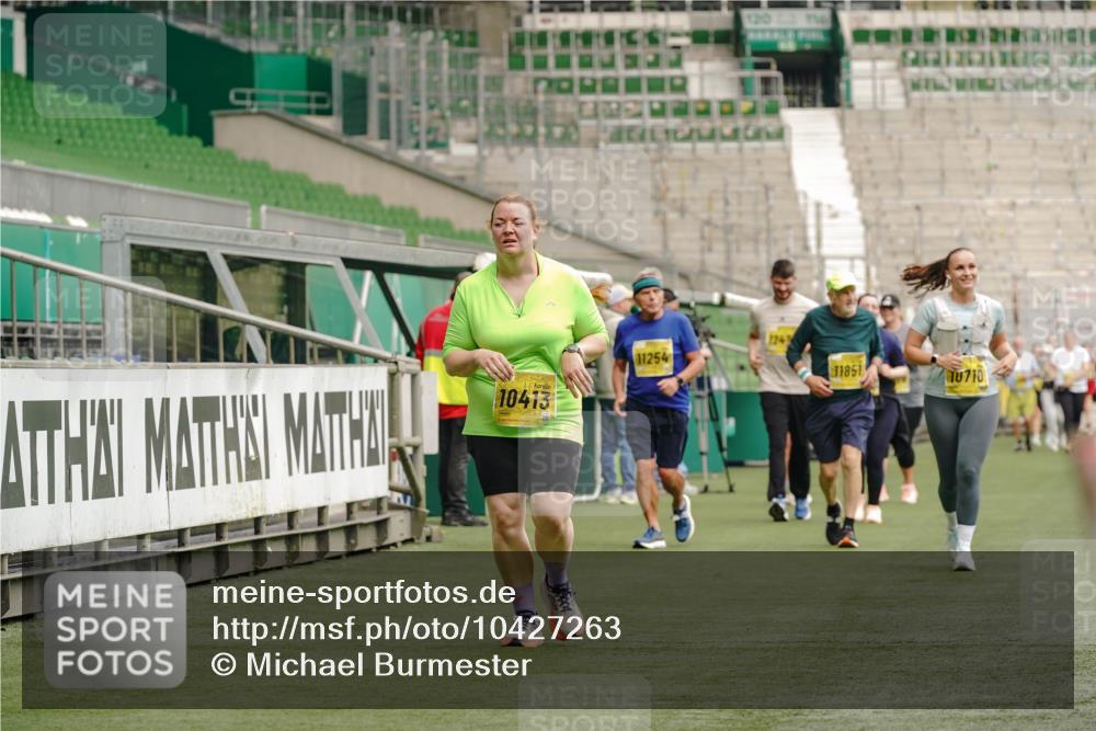 13.09.2026 - 21. swb-Marathon Bremen Michael Burmester http://msf.ph/oto/10427263 13.09.2026 10:51:22 Laufen im Stadion 10387, 10533, 10534, 10573, 10627, 10650, 10667, 10968, 11025, 11031, 11161, 11195, 11266, 11352, 11496, 11780, 11807, 12377, 12408, 12535, 12546, 10264, 10292, 10349, 10407, 10440, 10732, 10789, 10925, 10933, 11104, 11262, 11423, 11443, 11541, 11573, 11579, 11639, 11663, 11698, 11980, 12083, 12157, 12340, 12444, 12471, 12472, 12542, 12561 meine-sportfotos.de
