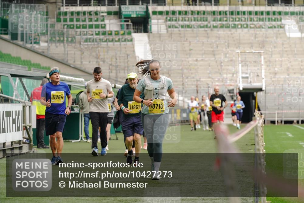 13.09.2026 - 21. swb-Marathon Bremen Michael Burmester http://msf.ph/oto/10427273 13.09.2026 10:51:26 Laufen im Stadion 10387, 10533, 10534, 10573, 10627, 10650, 10667, 10968, 11025, 11031, 11161, 11195, 11266, 11341, 11352, 11496, 11538, 11780, 11807, 12377, 12408, 12535, 12546, 10264, 10292, 10349, 10407, 10440, 10732, 10789, 10925, 10933, 11104, 11262, 11423, 11443, 11541, 11573, 11579, 11639, 11663, 11698, 11980, 12083, 12157, 12340, 12444, 12471, 12472, 12542, 12561 meine-sportfotos.de