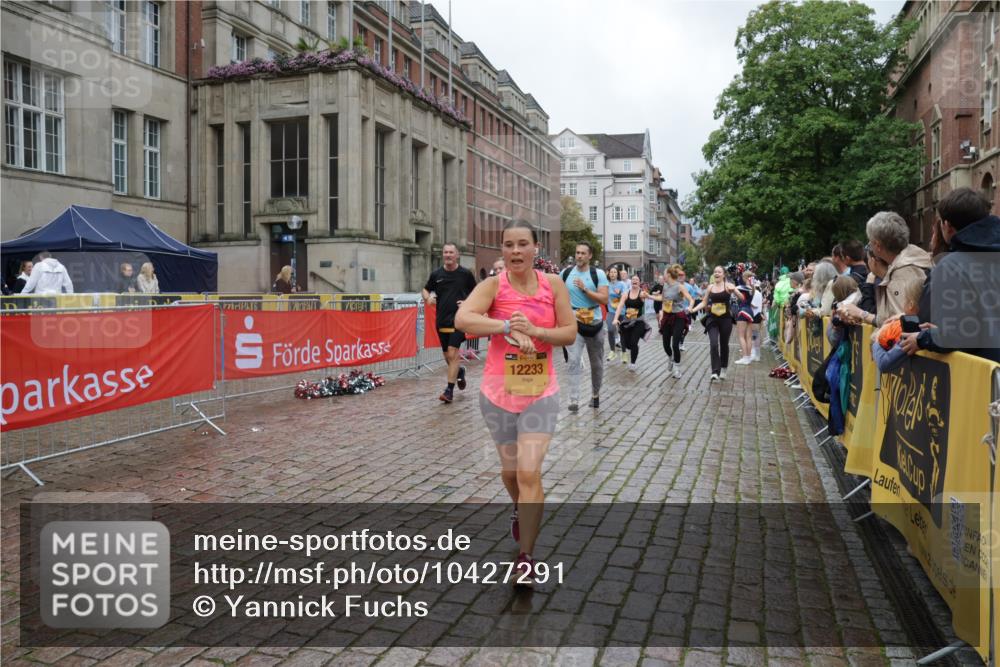 13.09.2026 - Kiel Lauf Yannick Fuchs http://msf.ph/oto/10427291 13.09.2026 11:06:17 Ziel 458, 631, 710, 824, 2179, 3201, 3966, 4095, 5403, 5435, 6124, 6125, 6754, 8163, 8299, 8400, 8429, 9781, 10143, 10329, 10537, 10841, 11028, 11029, 12686, 799, 1111, 1359, 2781, 2782, 2959, 3475, 3618, 4058, 4148, 4153, 4392, 4764, 4980, 5187, 5229, 5526, 5756, 5925, 6307, 6668, 6823, 7045, 7452, 7942, 8295, 8323, 8452, 8498, 8879, 9016, 9279, 9757, 10386, 10557, 10830, 11049, 11218, 11372, 12048, 12133, 12233, 12356, 12646, 12647, 12649, 219, 560, 4614, 5141 meine-sportfotos.de