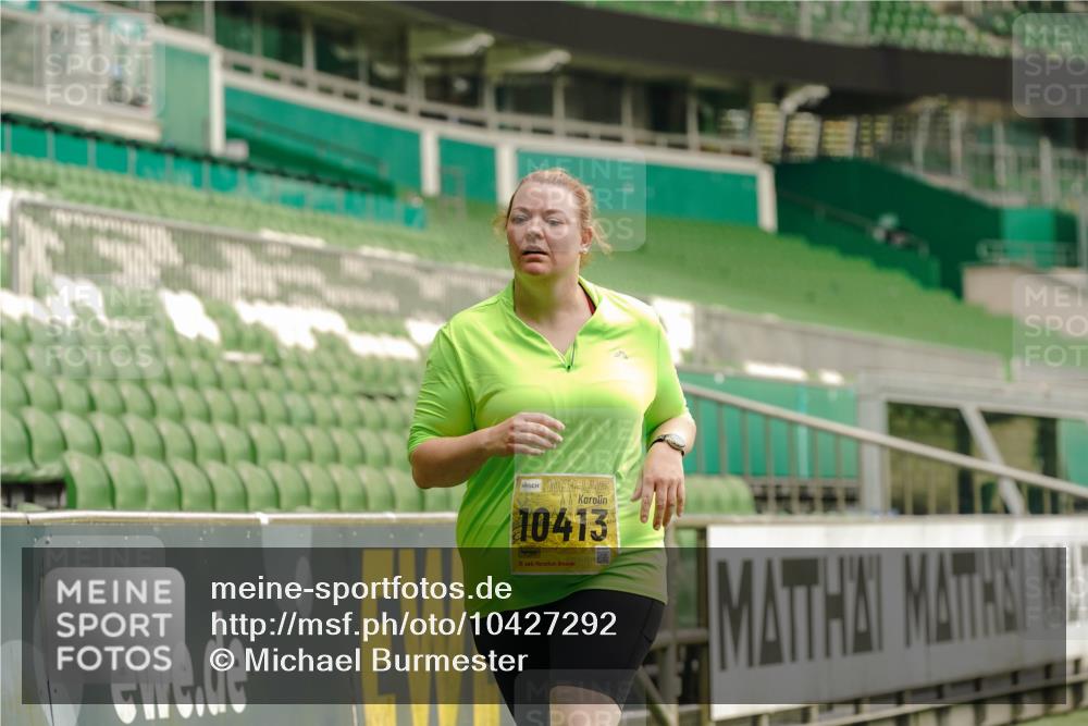 13.09.2026 - 21. swb-Marathon Bremen Michael Burmester http://msf.ph/oto/10427292 13.09.2026 10:51:28 Laufen im Stadion 10387, 10533, 10534, 10573, 10627, 10650, 10667, 10967, 10968, 11025, 11031, 11161, 11195, 11266, 11341, 11352, 11496, 11538, 11780, 11807, 12377, 12408, 12535, 12546, 10264, 10292, 10349, 10407, 10440, 10732, 10789, 10925, 10933, 11104, 11262, 11423, 11443, 11541, 11639, 11663, 11698, 11980, 12083, 12157, 12340, 12444, 12471, 12472, 12542, 12561 meine-sportfotos.de