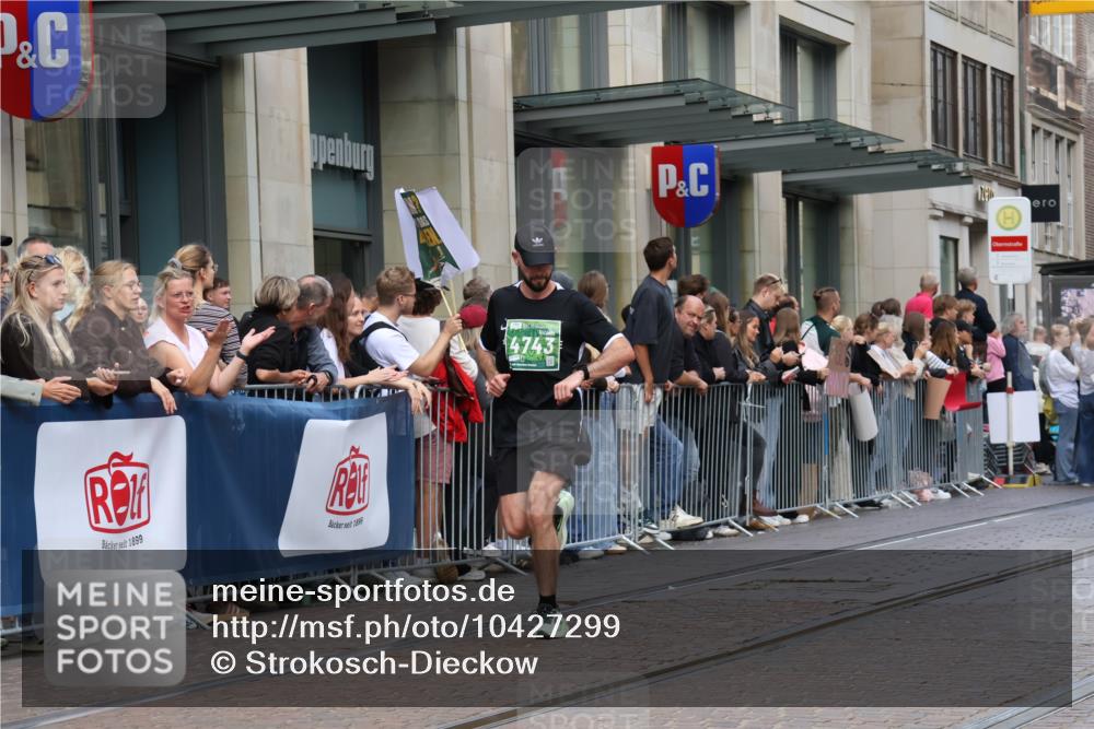 13.09.2026 - 21. swb-Marathon Bremen Strokosch-Dieckow http://msf.ph/oto/10427299 13.09.2026 13:07:08 Ziel 819, 1863, 2135, 2706, 3043, 3118, 4743, 4808, 5570, 7803, 8060, 8098, 8467, 8611, 8980, 9035, 521, 749, 1540, 3127, 3794, 3973, 4574, 6053, 7636, 7876, 8580, 8888, 9708, 9927 meine-sportfotos.de