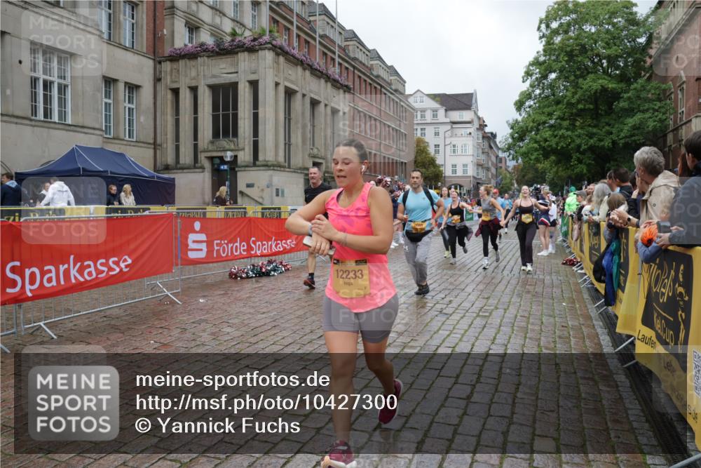 13.09.2026 - Kiel Lauf Yannick Fuchs http://msf.ph/oto/10427300 13.09.2026 11:06:17 Ziel 458, 631, 710, 824, 2179, 3201, 3966, 4095, 5403, 5435, 6124, 6125, 6754, 8163, 8299, 8400, 8429, 9781, 10143, 10329, 10537, 10841, 11028, 11029, 12686, 799, 1111, 1359, 2781, 2782, 2959, 3475, 3618, 4058, 4148, 4153, 4392, 4764, 4980, 5187, 5229, 5526, 5756, 5925, 6307, 6668, 6823, 7045, 7452, 7942, 8295, 8323, 8452, 8498, 8879, 9016, 9279, 9757, 10386, 10557, 10830, 11049, 11218, 11372, 12048, 12133, 12233, 12356, 12646, 12647, 12649, 219, 560, 4614, 5141 meine-sportfotos.de