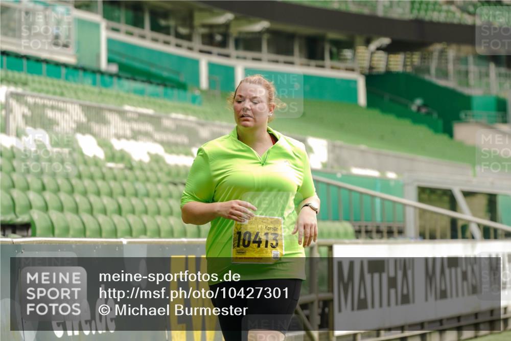 13.09.2026 - 21. swb-Marathon Bremen Michael Burmester http://msf.ph/oto/10427301 13.09.2026 10:51:28 Laufen im Stadion 10387, 10533, 10534, 10573, 10627, 10650, 10667, 10967, 10968, 11025, 11031, 11161, 11195, 11266, 11341, 11352, 11496, 11538, 11780, 11807, 12377, 12408, 12535, 12546, 10264, 10292, 10349, 10407, 10440, 10732, 10789, 10925, 10933, 11104, 11262, 11423, 11443, 11541, 11639, 11663, 11698, 11980, 12083, 12157, 12340, 12444, 12471, 12472, 12542, 12561 meine-sportfotos.de