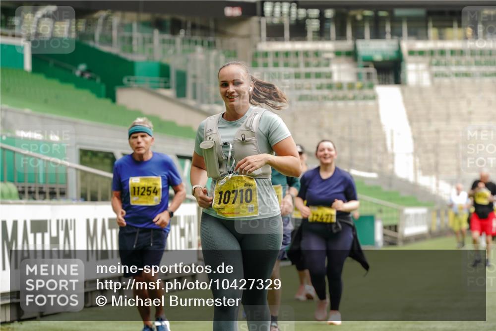 13.09.2026 - 21. swb-Marathon Bremen Michael Burmester http://msf.ph/oto/10427329 13.09.2026 10:51:31 Laufen im Stadion 10387, 10533, 10534, 10573, 10627, 10650, 10667, 10967, 10968, 11025, 11031, 11161, 11195, 11266, 11341, 11352, 11496, 11538, 11780, 11807, 12377, 12408, 12535, 12546, 10264, 10292, 10349, 10407, 10440, 10732, 10789, 10925, 10933, 11104, 11262, 11423, 11443, 11541, 11639, 11663, 11698, 11980, 12083, 12157, 12340, 12444, 12471, 12472, 12542, 12561 meine-sportfotos.de