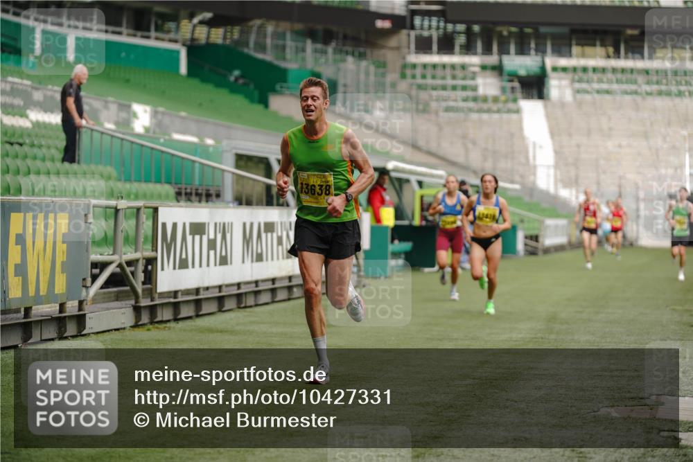 13.09.2026 - 21. swb-Marathon Bremen Michael Burmester http://msf.ph/oto/10427331 13.09.2026 10:18:05 Laufen im Stadion 12457, 12458, 13504, 13510, 13517, 13522, 13533, 13534, 13536, 13542, 13543, 13554, 13561, 13564, 13569, 13571, 13572, 13573, 13576, 13579, 13582, 13599, 13602, 13603, 13604, 13618, 13623, 13630, 13632, 13638, 13639, 13643, 13525 meine-sportfotos.de
