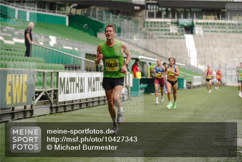 13.09.2026 - 21. swb-Marathon Bremen Michael Burmester http://msf.ph/oto/10427343 13.09.2026 10:18:05 Laufen im Stadion 12457, 12458, 13504, 13510, 13517, 13522, 13533, 13534, 13536, 13542, 13543, 13554, 13561, 13564, 13569, 13571, 13572, 13573, 13576, 13579, 13582, 13599, 13602, 13603, 13604, 13618, 13623, 13630, 13632, 13638, 13639, 13643, 13525 meine-sportfotos.de