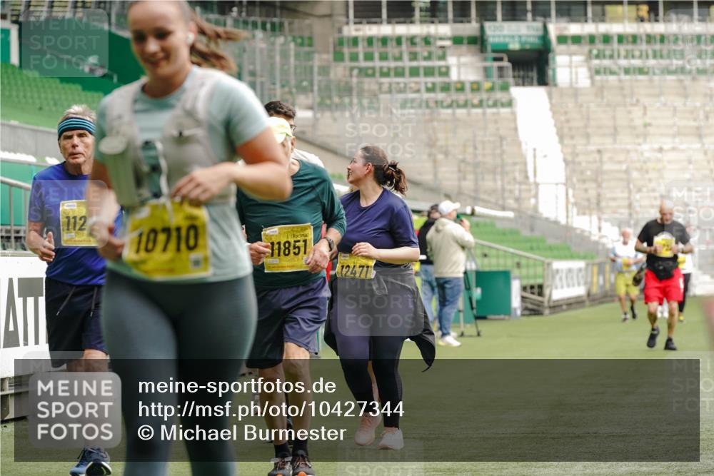 13.09.2026 - 21. swb-Marathon Bremen Michael Burmester http://msf.ph/oto/10427344 13.09.2026 10:51:33 Laufen im Stadion 10387, 10533, 10534, 10573, 10627, 10650, 10667, 10967, 10968, 11017, 11025, 11031, 11161, 11195, 11266, 11341, 11352, 11496, 11538, 11807, 12377, 12408, 12535, 12546, 10264, 10292, 10349, 10407, 10440, 10732, 10789, 10925, 10933, 11104, 11262, 11423, 11443, 11541, 11639, 11663, 11698, 11980, 12083, 12157, 12340, 12444, 12471, 12472, 12542, 12561 meine-sportfotos.de