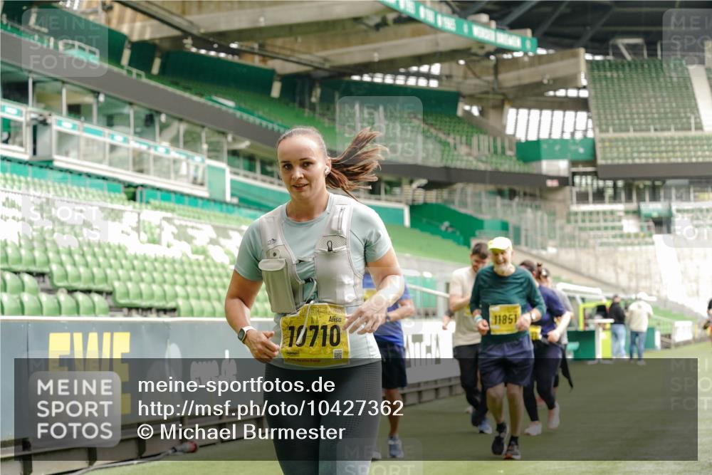 13.09.2026 - 21. swb-Marathon Bremen Michael Burmester http://msf.ph/oto/10427362 13.09.2026 10:51:35 Laufen im Stadion 10387, 10533, 10534, 10573, 10627, 10650, 10667, 10967, 10968, 11017, 11025, 11031, 11161, 11195, 11266, 11341, 11352, 11496, 11538, 11807, 12377, 12408, 12535, 12546, 10264, 10292, 10349, 10407, 10440, 10732, 10789, 10925, 11104, 11262, 11423, 11443, 11541, 11663, 11698, 11980, 12083, 12157, 12340, 12444, 12471, 12472, 12542, 12561 meine-sportfotos.de