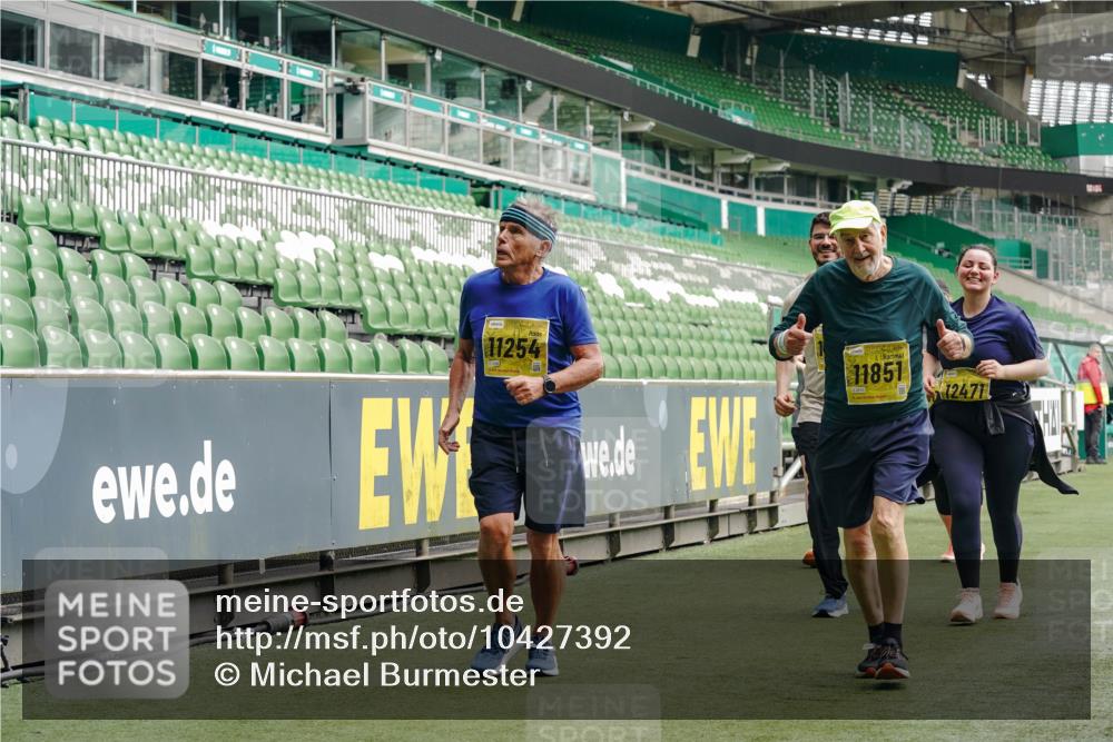 13.09.2026 - 21. swb-Marathon Bremen Michael Burmester http://msf.ph/oto/10427392 13.09.2026 10:51:38 Laufen im Stadion 10387, 10533, 10534, 10573, 10627, 10650, 10667, 10967, 10968, 11017, 11025, 11161, 11195, 11266, 11341, 11352, 11444, 11496, 11538, 11807, 12377, 12408, 12535, 12546, 10264, 10292, 10349, 10407, 10440, 10732, 10789, 10925, 11104, 11262, 11423, 11443, 11541, 11663, 11698, 11980, 12083, 12157, 12340, 12444, 12471, 12472, 12542, 12561 meine-sportfotos.de