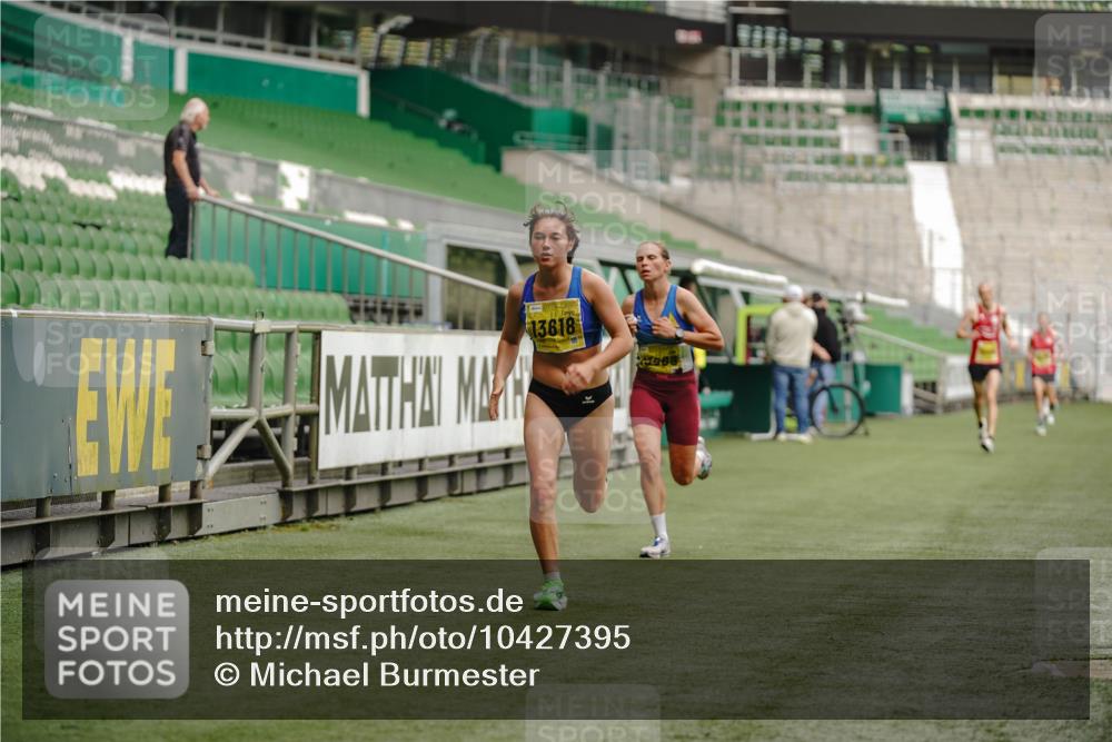 13.09.2026 - 21. swb-Marathon Bremen Michael Burmester http://msf.ph/oto/10427395 13.09.2026 10:18:08 Laufen im Stadion 12457, 12458, 13504, 13510, 13517, 13522, 13533, 13534, 13536, 13542, 13543, 13554, 13561, 13564, 13569, 13571, 13572, 13573, 13576, 13579, 13582, 13599, 13602, 13603, 13604, 13618, 13623, 13630, 13632, 13638, 13639, 13643, 13525 meine-sportfotos.de