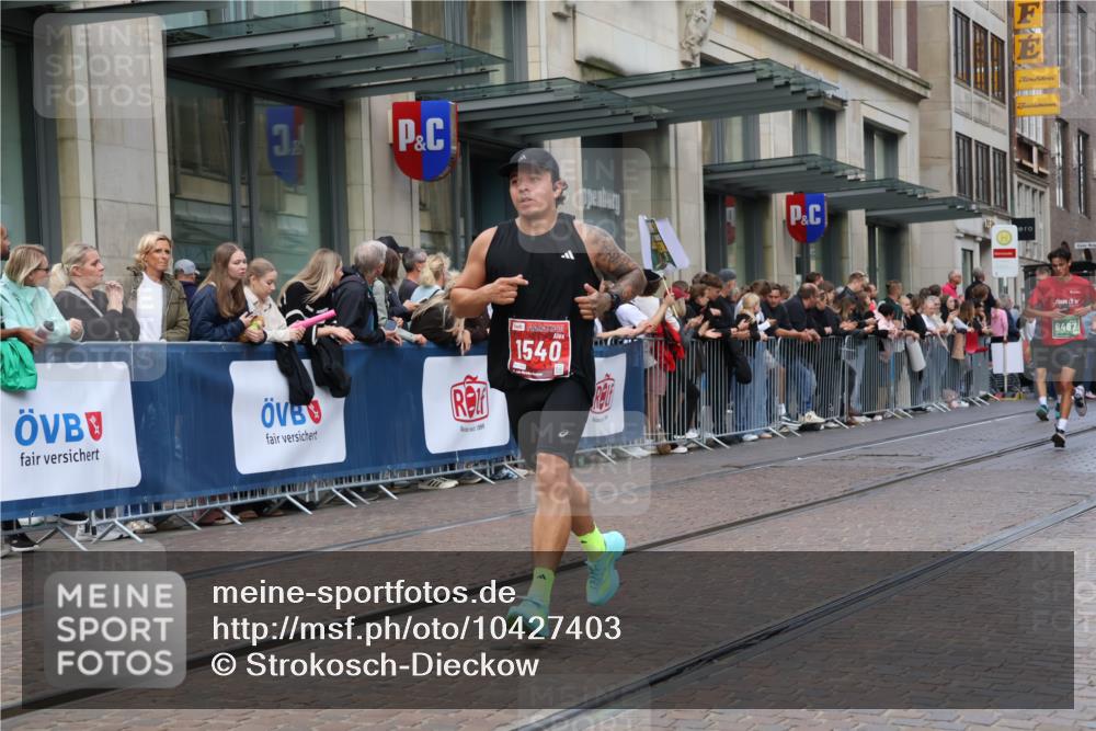13.09.2026 - 21. swb-Marathon Bremen Strokosch-Dieckow http://msf.ph/oto/10427403 13.09.2026 13:07:16 Ziel 819, 2135, 2706, 3043, 4743, 4990, 5570, 5976, 7558, 7803, 8060, 8098, 8467, 8611, 8737, 9035, 9356, 749, 1540, 1863, 3118, 3794, 3973, 4808, 6053, 7636, 7876, 8980, 9708, 9927 meine-sportfotos.de