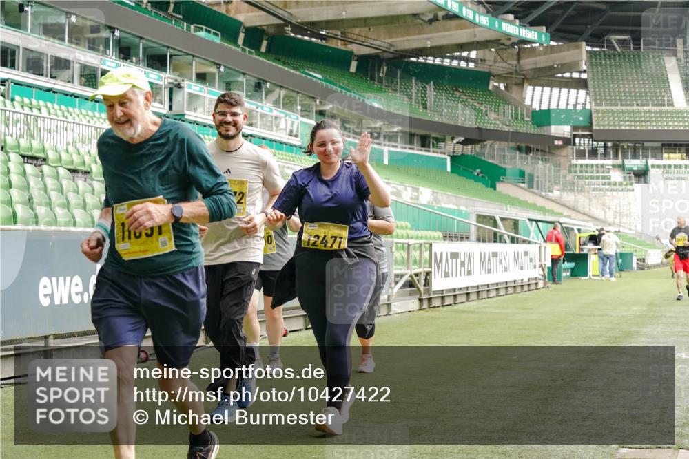 13.09.2026 - 21. swb-Marathon Bremen Michael Burmester http://msf.ph/oto/10427422 13.09.2026 10:51:40 Laufen im Stadion 10387, 10533, 10534, 10573, 10627, 10650, 10967, 10968, 11017, 11025, 11161, 11195, 11266, 11341, 11352, 11444, 11496, 11538, 11807, 12377, 12408, 12535, 12546, 10264, 10292, 10349, 10407, 10440, 10732, 10789, 10925, 11104, 11262, 11423, 11443, 11541, 11663, 11698, 11980, 12083, 12157, 12340, 12444, 12471, 12472, 12542, 12561 meine-sportfotos.de