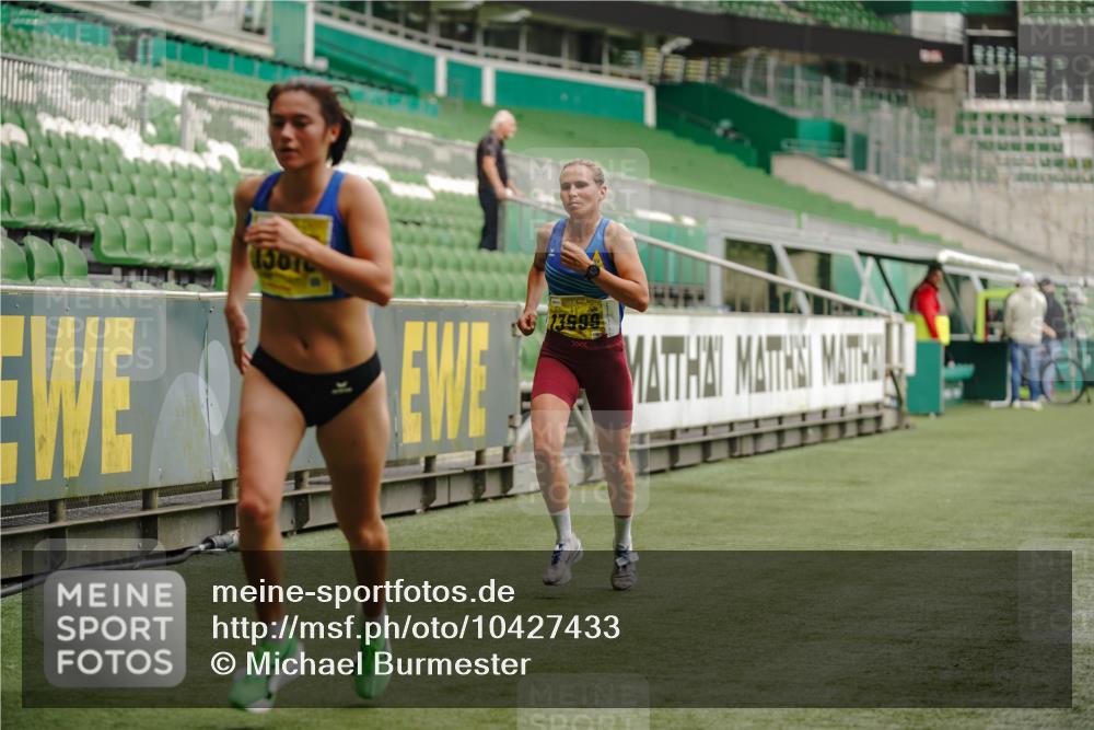 13.09.2026 - 21. swb-Marathon Bremen Michael Burmester http://msf.ph/oto/10427433 13.09.2026 10:18:10 Laufen im Stadion 12457, 12458, 13504, 13510, 13517, 13522, 13533, 13534, 13536, 13542, 13543, 13554, 13561, 13564, 13569, 13571, 13572, 13573, 13576, 13579, 13582, 13599, 13602, 13603, 13604, 13618, 13623, 13630, 13632, 13638, 13639, 13643, 13525, 13627 meine-sportfotos.de