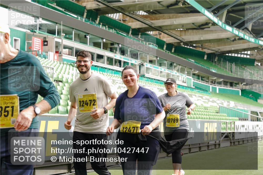 13.09.2026 - 21. swb-Marathon Bremen Michael Burmester http://msf.ph/oto/10427447 13.09.2026 10:51:42 Laufen im Stadion 10387, 10533, 10534, 10573, 10627, 10650, 10967, 10968, 11017, 11025, 11161, 11195, 11266, 11341, 11352, 11444, 11496, 11538, 11807, 12377, 12408, 12535, 12546, 10264, 10292, 10407, 10440, 10732, 10754, 10789, 10925, 11104, 11262, 11423, 11443, 11541, 11663, 11698, 11980, 12083, 12157, 12340, 12444, 12471, 12472, 12542, 12561 meine-sportfotos.de