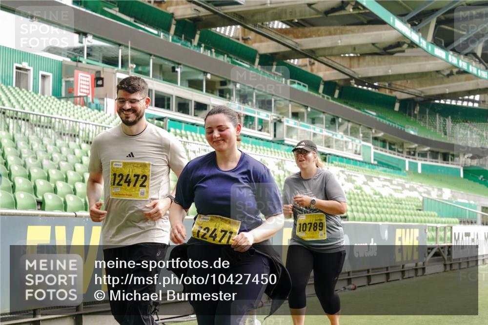 13.09.2026 - 21. swb-Marathon Bremen Michael Burmester http://msf.ph/oto/10427450 13.09.2026 10:51:42 Laufen im Stadion 10387, 10533, 10534, 10573, 10627, 10650, 10967, 10968, 11017, 11025, 11161, 11195, 11266, 11341, 11352, 11444, 11496, 11538, 11807, 12377, 12408, 12535, 12546, 10264, 10292, 10407, 10440, 10732, 10754, 10789, 10925, 11104, 11262, 11423, 11443, 11541, 11663, 11698, 11980, 12083, 12157, 12340, 12444, 12471, 12472, 12542, 12561 meine-sportfotos.de
