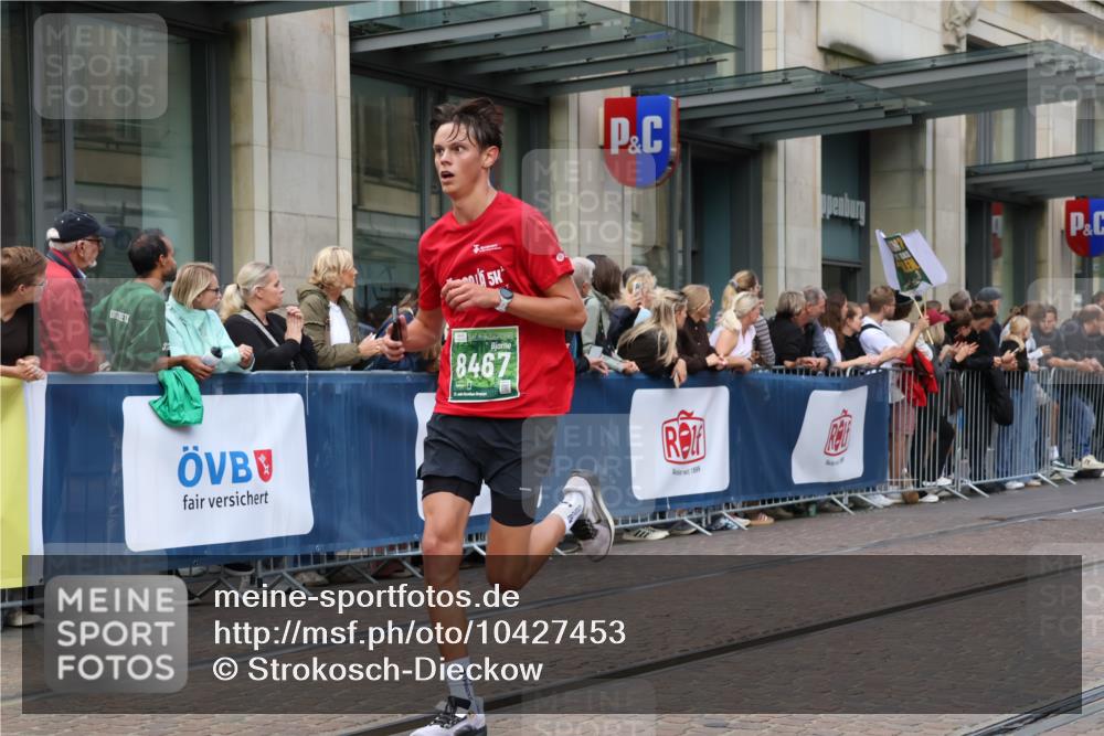 13.09.2026 - 21. swb-Marathon Bremen Strokosch-Dieckow http://msf.ph/oto/10427453 13.09.2026 13:07:19 Ziel 819, 969, 2135, 2706, 4743, 4852, 4990, 5570, 5976, 7558, 7803, 8060, 8098, 8467, 8611, 8737, 9035, 9356, 1540, 1863, 3043, 3118, 3794, 3973, 4743, 4808, 6053, 7636, 7876, 8980, 9708, 9927 meine-sportfotos.de