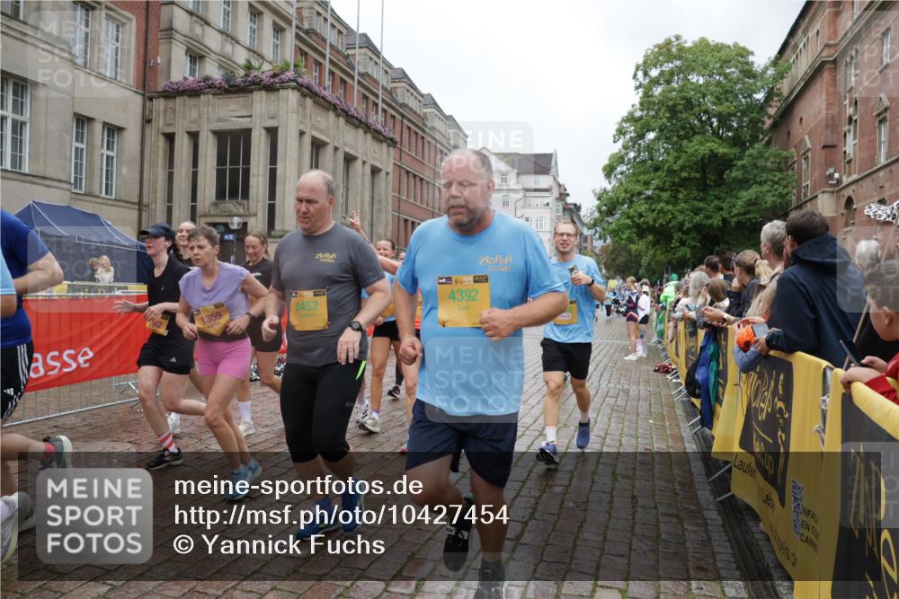 13.09.2026 - Kiel Lauf Yannick Fuchs http://msf.ph/oto/10427454 13.09.2026 11:06:33 Ziel 219, 560, 805, 3712, 4312, 4421, 4614, 5141, 7008, 7664, 9022, 9182, 9830, 10497, 10545, 11900, 12188, 12195, 458, 560, 631, 710, 799, 824, 1111, 1359, 2179, 2781, 2782, 3201, 3618, 3966, 4095, 4392, 4614, 4980, 5187, 5229, 5403, 5435, 6124, 6125, 6307, 6754, 7045, 7452, 7942, 8163, 8295, 8299, 8400, 8429, 8452, 9781, 10143, 10329, 10497, 10537, 10830, 10841, 11028, 11029, 11218, 11372, 12048, 12133, 12356, 12646, 12647, 12686, 2041, 3213, 6931, 7145, 8029, 8822, 9467 meine-sportfotos.de