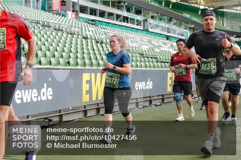 13.09.2026 - 21. swb-Marathon Bremen Michael Burmester http://msf.ph/oto/10427456 13.09.2026 13:25:45 Laufen im Stadion 202, 213, 294, 505, 530, 543, 548, 645, 723, 815, 818, 966, 1077, 1283, 1410, 1443, 1459, 1463, 1473, 1487, 1491, 1504, 1515, 1530, 1561, 1618, 1744, 1828, 1830, 1953, 2058, 2059, 2095, 2211, 2267, 2271, 2298, 2308, 2312, 2323, 2354, 2382, 2384, 2497, 2506, 2508, 2554, 2558, 2576, 2591, 2592, 2644, 2656, 2675, 2752, 2762, 2817, 2833, 2878, 2896, 2970, 2981, 3005, 3047, 3062, 3097, 3142, 3172, 3211, 3259, 3298, 3306, 3329, 3359, 3381, 3390, 3433, 3629 meine-sportfotos.de