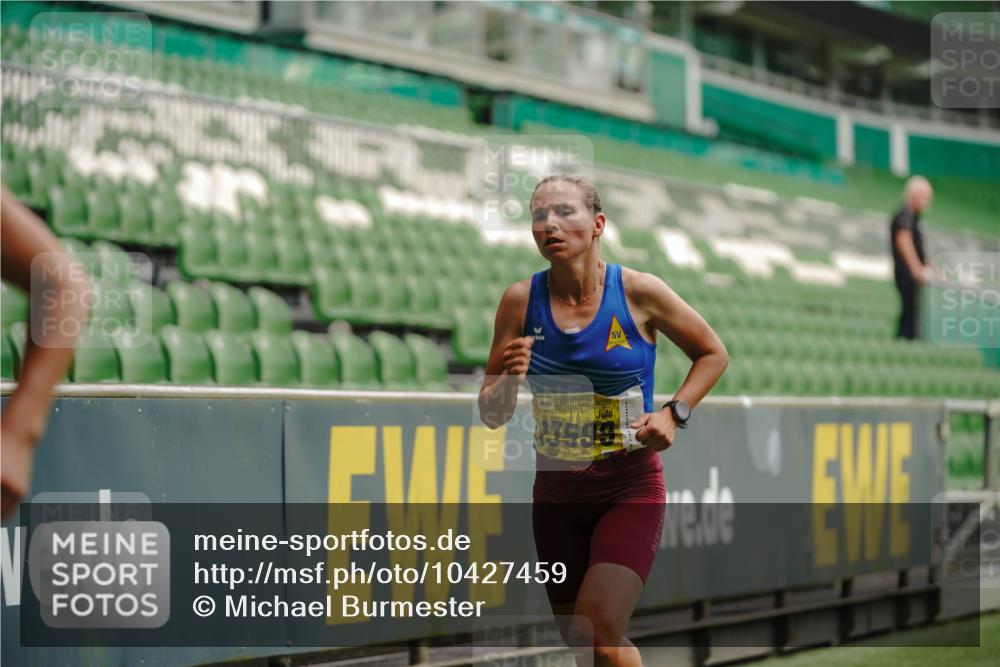13.09.2026 - 21. swb-Marathon Bremen Michael Burmester http://msf.ph/oto/10427459 13.09.2026 10:18:11 Laufen im Stadion 12457, 12458, 13504, 13510, 13517, 13522, 13533, 13534, 13536, 13542, 13543, 13554, 13561, 13564, 13569, 13571, 13572, 13573, 13576, 13579, 13582, 13599, 13602, 13603, 13604, 13618, 13623, 13630, 13632, 13638, 13639, 13643, 13525, 13627 meine-sportfotos.de