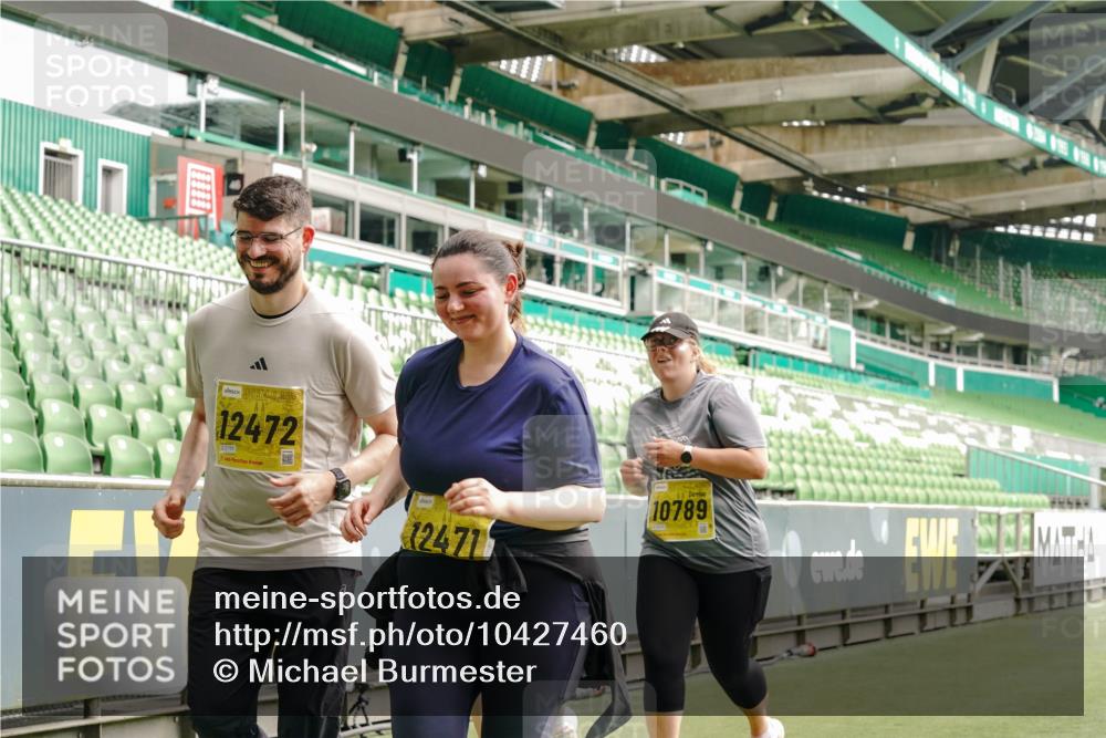 13.09.2026 - 21. swb-Marathon Bremen Michael Burmester http://msf.ph/oto/10427460 13.09.2026 10:51:42 Laufen im Stadion 10387, 10533, 10534, 10573, 10627, 10650, 10967, 10968, 11017, 11025, 11161, 11195, 11266, 11341, 11352, 11444, 11496, 11538, 11807, 12377, 12408, 12535, 12546, 10264, 10292, 10407, 10440, 10732, 10754, 10789, 10925, 11104, 11262, 11423, 11443, 11541, 11663, 11698, 11980, 12083, 12157, 12340, 12444, 12471, 12472, 12542, 12561 meine-sportfotos.de