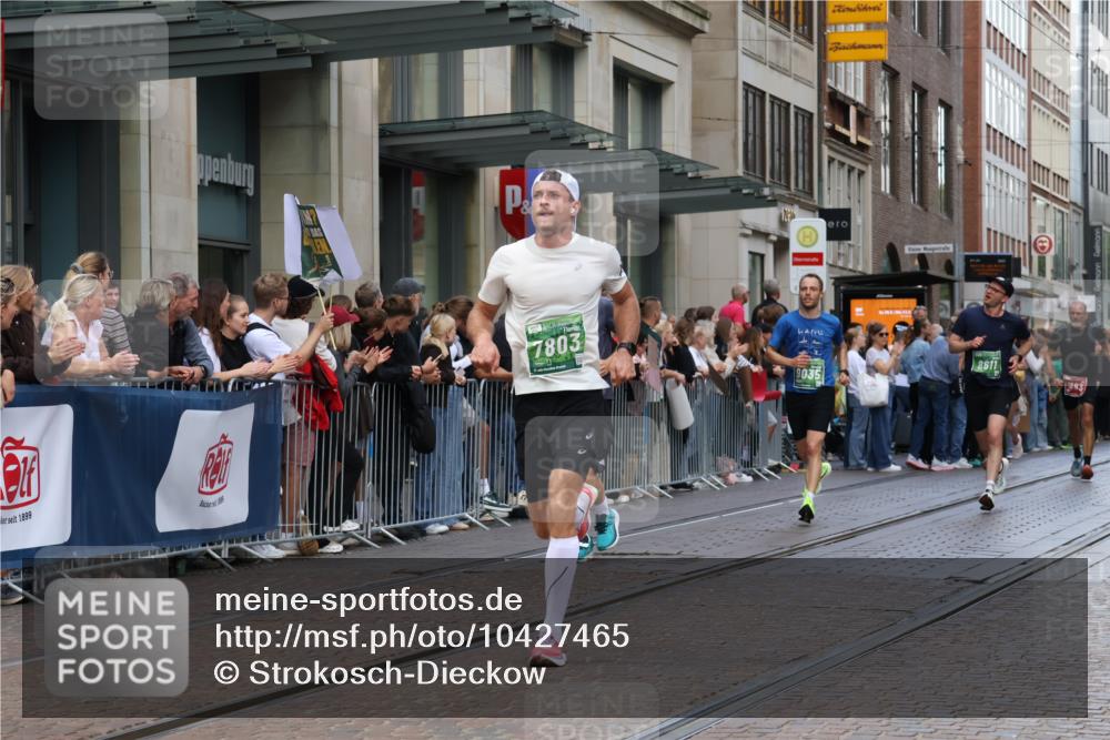 13.09.2026 - 21. swb-Marathon Bremen Strokosch-Dieckow http://msf.ph/oto/10427465 13.09.2026 13:07:20 Ziel 819, 969, 2135, 2706, 4732, 4852, 4990, 5570, 5976, 7558, 7803, 8060, 8098, 8467, 8611, 8737, 9035, 9356, 1540, 1863, 2706, 3043, 3118, 3794, 3973, 4743, 4808, 6053, 7636, 7876, 8098, 8980, 9708, 9927 meine-sportfotos.de