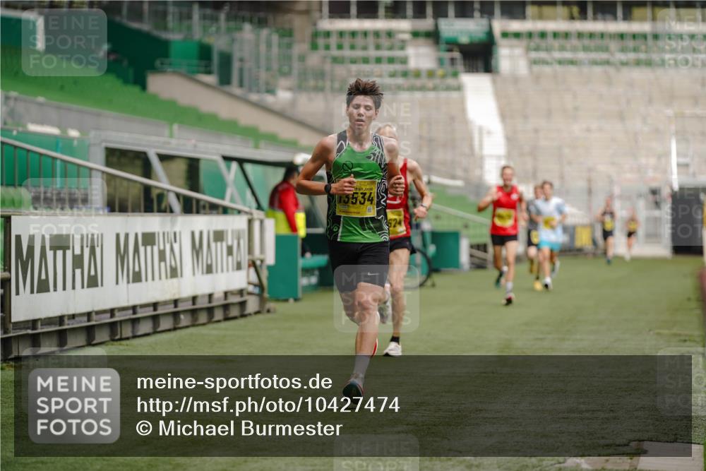13.09.2026 - 21. swb-Marathon Bremen Michael Burmester http://msf.ph/oto/10427474 13.09.2026 10:18:13 Laufen im Stadion 12457, 12458, 13504, 13510, 13517, 13522, 13533, 13534, 13536, 13542, 13543, 13554, 13561, 13564, 13569, 13571, 13572, 13573, 13576, 13579, 13582, 13599, 13602, 13603, 13604, 13618, 13622, 13623, 13630, 13632, 13638, 13639, 13643, 13525, 13627 meine-sportfotos.de