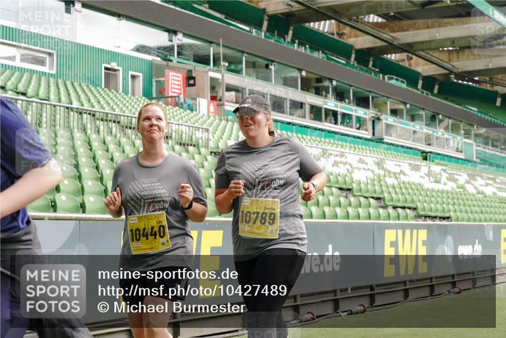 13.09.2026 - 21. swb-Marathon Bremen Michael Burmester http://msf.ph/oto/10427489 13.09.2026 10:51:43 Laufen im Stadion 10387, 10533, 10534, 10573, 10627, 10650, 10967, 10968, 11017, 11025, 11161, 11195, 11266, 11341, 11352, 11444, 11496, 11538, 11807, 12377, 12408, 12535, 12546, 10264, 10292, 10407, 10413, 10440, 10732, 10754, 10789, 10925, 11104, 11262, 11423, 11443, 11541, 11663, 11698, 11980, 12083, 12157, 12340, 12444, 12471, 12472, 12542, 12561 meine-sportfotos.de
