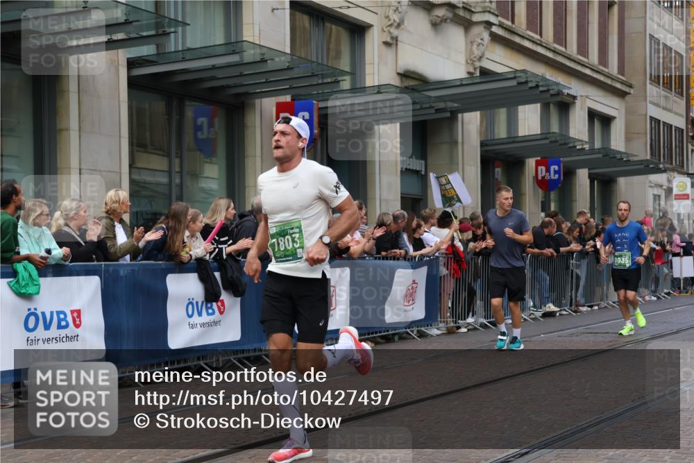 13.09.2026 - 21. swb-Marathon Bremen Strokosch-Dieckow http://msf.ph/oto/10427497 13.09.2026 13:07:21 Ziel 819, 969, 2135, 4732, 4852, 4990, 5570, 5976, 7558, 7803, 8060, 8467, 8611, 8737, 9035, 9356, 1540, 1863, 2706, 3043, 3118, 3794, 3973, 4743, 4808, 6053, 7636, 7876, 8098, 8980, 9708, 9927 meine-sportfotos.de