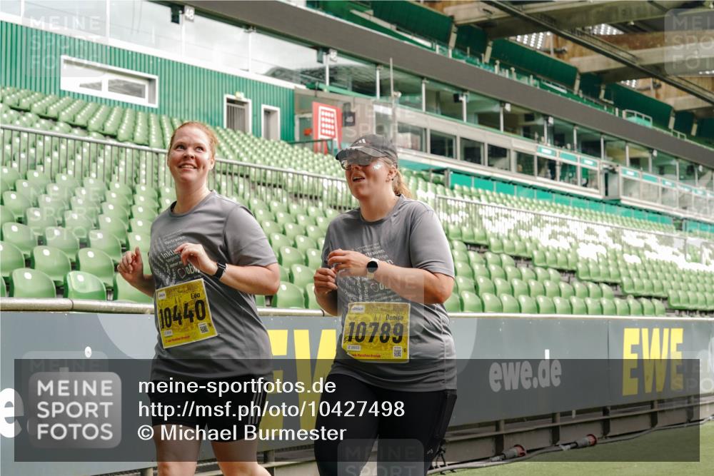 13.09.2026 - 21. swb-Marathon Bremen Michael Burmester http://msf.ph/oto/10427498 13.09.2026 10:51:44 Laufen im Stadion 10387, 10533, 10534, 10573, 10650, 10967, 10968, 11017, 11025, 11161, 11195, 11266, 11341, 11352, 11444, 11496, 11538, 11807, 12377, 12408, 12535, 12546, 10264, 10292, 10407, 10413, 10440, 10732, 10754, 10789, 10925, 11104, 11262, 11423, 11443, 11541, 11663, 11698, 11980, 12083, 12157, 12340, 12444, 12471, 12472, 12542, 12561 meine-sportfotos.de