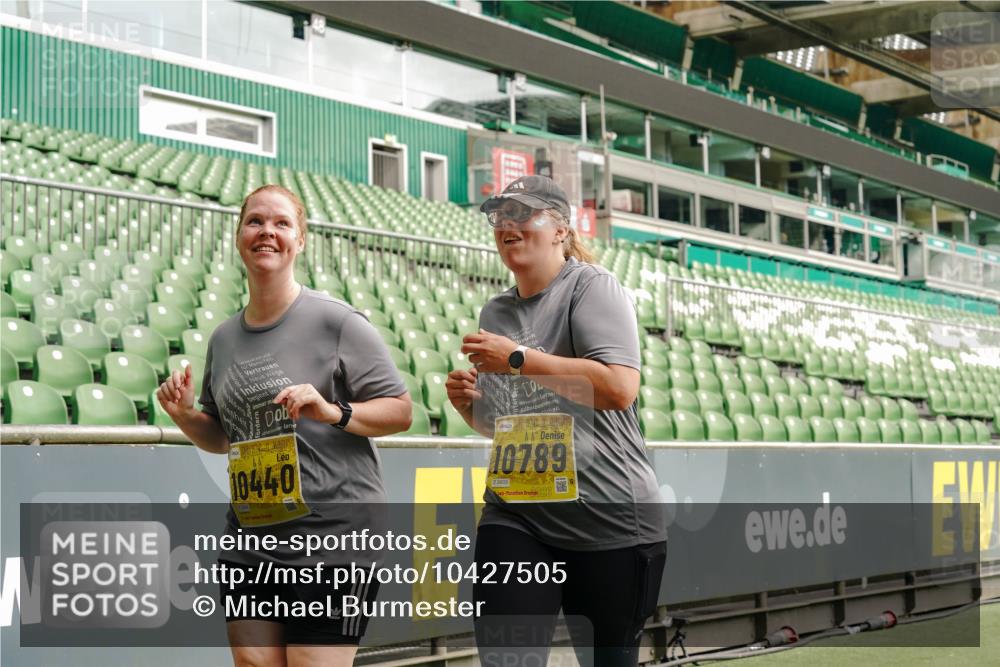 13.09.2026 - 21. swb-Marathon Bremen Michael Burmester http://msf.ph/oto/10427505 13.09.2026 10:51:44 Laufen im Stadion 10387, 10533, 10534, 10573, 10650, 10967, 10968, 11017, 11025, 11161, 11195, 11266, 11341, 11352, 11444, 11496, 11538, 11807, 12377, 12408, 12535, 12546, 10264, 10292, 10407, 10413, 10440, 10732, 10754, 10789, 10925, 11104, 11262, 11423, 11443, 11541, 11663, 11698, 11980, 12083, 12157, 12340, 12444, 12471, 12472, 12542, 12561 meine-sportfotos.de