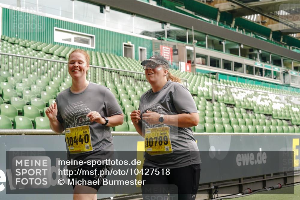 13.09.2026 - 21. swb-Marathon Bremen Michael Burmester http://msf.ph/oto/10427518 13.09.2026 10:51:44 Laufen im Stadion 10387, 10533, 10534, 10573, 10650, 10967, 10968, 11017, 11025, 11161, 11195, 11266, 11341, 11352, 11444, 11496, 11538, 11807, 12377, 12408, 12535, 12546, 10264, 10292, 10407, 10413, 10440, 10732, 10754, 10789, 10925, 11104, 11262, 11423, 11443, 11541, 11663, 11698, 11980, 12083, 12157, 12340, 12444, 12471, 12472, 12542, 12561 meine-sportfotos.de