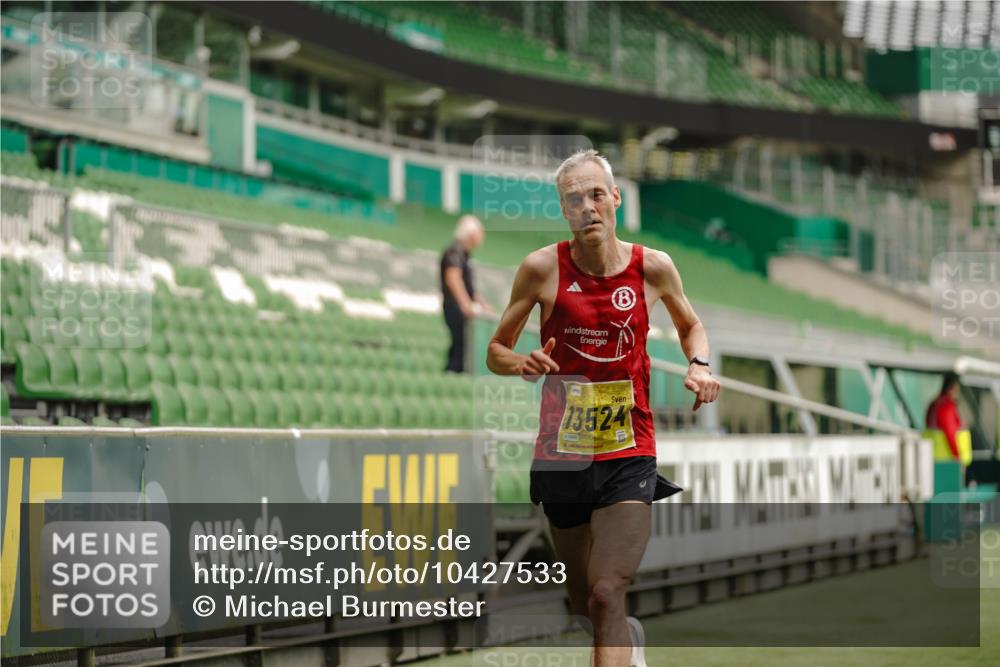 13.09.2026 - 21. swb-Marathon Bremen Michael Burmester http://msf.ph/oto/10427533 13.09.2026 10:18:16 Laufen im Stadion 12457, 12458, 13504, 13510, 13517, 13522, 13533, 13534, 13536, 13542, 13543, 13550, 13554, 13561, 13564, 13569, 13571, 13572, 13573, 13576, 13579, 13581, 13582, 13599, 13602, 13603, 13604, 13618, 13622, 13623, 13630, 13632, 13638, 13639, 13643, 13525, 13627 meine-sportfotos.de