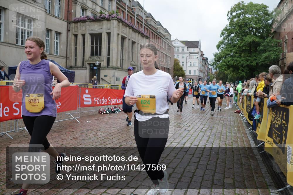 13.09.2026 - Kiel Lauf Yannick Fuchs http://msf.ph/oto/10427569 13.09.2026 11:06:49 Ziel 2041, 3213, 5565, 6931, 7145, 7329, 8029, 8704, 8822, 9467, 9729, 11559, 219, 458, 560, 631, 710, 805, 824, 2179, 3201, 3712, 3966, 4095, 4312, 4421, 4614, 5141, 5403, 5435, 6124, 6125, 6754, 7008, 7664, 8299, 8400, 8429, 9022, 9182, 9781, 9830, 10143, 10329, 10497, 10537, 10545, 10841, 11900, 12188, 12195, 1294, 1894, 3004, 3401, 4683, 4945, 5527, 6541, 6734, 7741, 8911, 9218, 10591, 10977, 824, 3966, 8163, 8400, 9781 meine-sportfotos.de