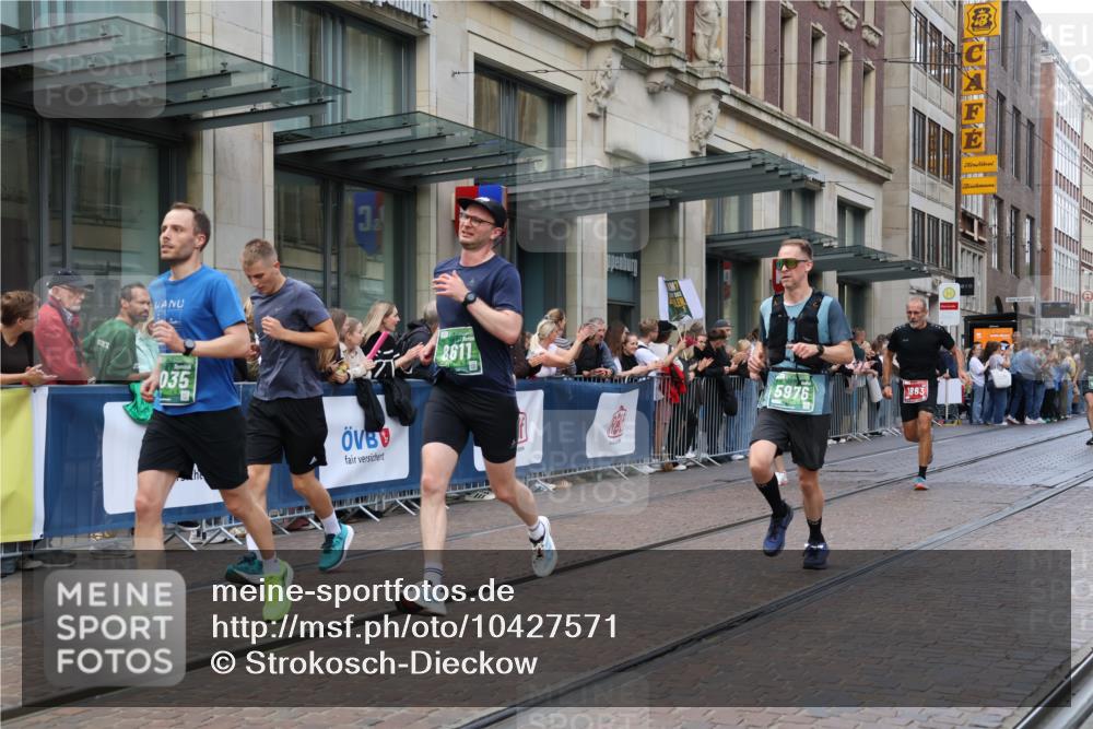 13.09.2026 - 21. swb-Marathon Bremen Strokosch-Dieckow http://msf.ph/oto/10427571 13.09.2026 13:07:24 Ziel 819, 969, 2135, 4732, 4852, 4990, 5570, 5976, 7558, 7803, 8467, 8611, 8737, 9035, 9356, 1540, 1863, 2706, 3043, 3118, 4743, 4808, 6053, 7636, 7876, 8060, 8098, 8980, 9927 meine-sportfotos.de