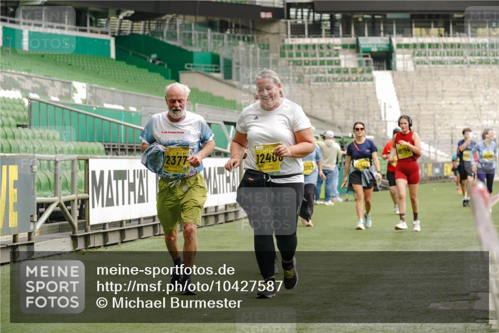 13.09.2026 - 21. swb-Marathon Bremen Michael Burmester http://msf.ph/oto/10427587 13.09.2026 10:52:03 Laufen im Stadion 10317, 10387, 10533, 10534, 10573, 10650, 10967, 10968, 11017, 11025, 11161, 11195, 11341, 11352, 11444, 11496, 11538, 11807, 12377, 12408, 12535, 12546, 10264, 10292, 10407, 10413, 10440, 10732, 10754, 10789, 10925, 11104, 11254, 11262, 11423, 11443, 11541, 11663, 11698, 11851, 11942, 11980, 12083, 12340, 12444, 12471, 12472, 12542, 12561 meine-sportfotos.de