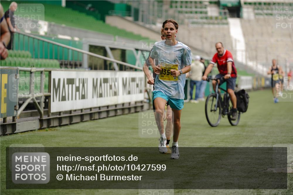 13.09.2026 - 21. swb-Marathon Bremen Michael Burmester http://msf.ph/oto/10427599 13.09.2026 10:18:21 Laufen im Stadion 11652, 12457, 12458, 13504, 13510, 13522, 13533, 13534, 13536, 13543, 13550, 13554, 13561, 13564, 13569, 13571, 13572, 13573, 13576, 13579, 13581, 13582, 13599, 13602, 13603, 13604, 13618, 13622, 13630, 13632, 13638, 13639, 13643, 13525, 13627 meine-sportfotos.de