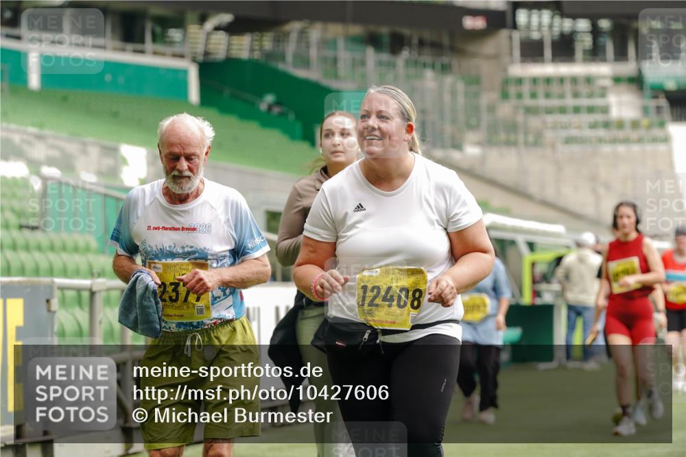 13.09.2026 - 21. swb-Marathon Bremen Michael Burmester http://msf.ph/oto/10427606 13.09.2026 10:52:05 Laufen im Stadion 10317, 10387, 10533, 10534, 10573, 10650, 10967, 10968, 11017, 11025, 11161, 11195, 11341, 11352, 11444, 11496, 11538, 11807, 12377, 12408, 12535, 12546, 10264, 10292, 10407, 10413, 10440, 10732, 10754, 10789, 10925, 11104, 11254, 11262, 11423, 11443, 11541, 11663, 11698, 11851, 11942, 11980, 12083, 12340, 12444, 12471, 12472, 12542, 12561 meine-sportfotos.de